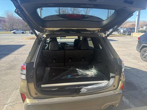 Used 2025 Subaru Forester Limited w/ Popular Package image 4