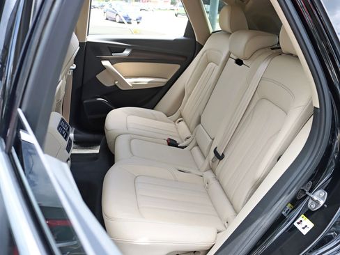 Used 2022 Audi Q5 2.0T Premium Plus w/ Premium Plus Package AWD/4WD image 31