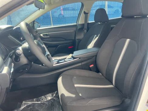 Used 2022 Hyundai Sonata SEL w/ Preferred Accessory Package image 10