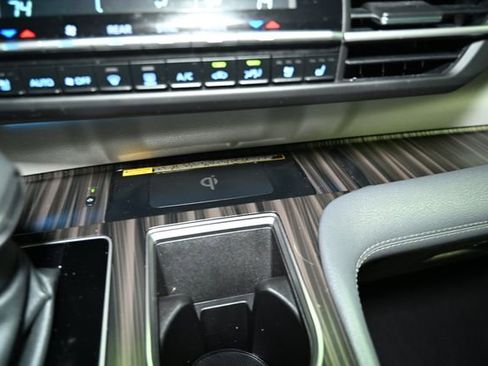 Used 2024 Toyota Sienna Limited image 34