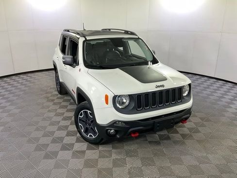 Used 2015 Jeep Renegade Trailhawk w/ Premium Leather Group image 39