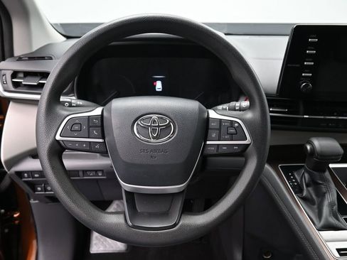 Certified 2021 Toyota Sienna LE FWD image 15