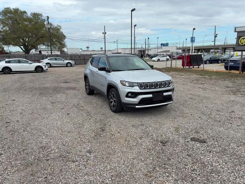Used 2025 Jeep Compass Limited image 6
