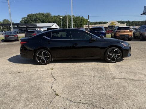 Used 2023 Nissan Altima 2.5 SR w/ SR Premium Package FWD image 4