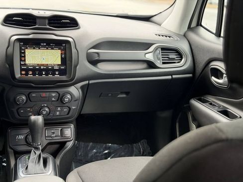 Used 2023 Jeep Renegade Latitude AWD/4WD image 32
