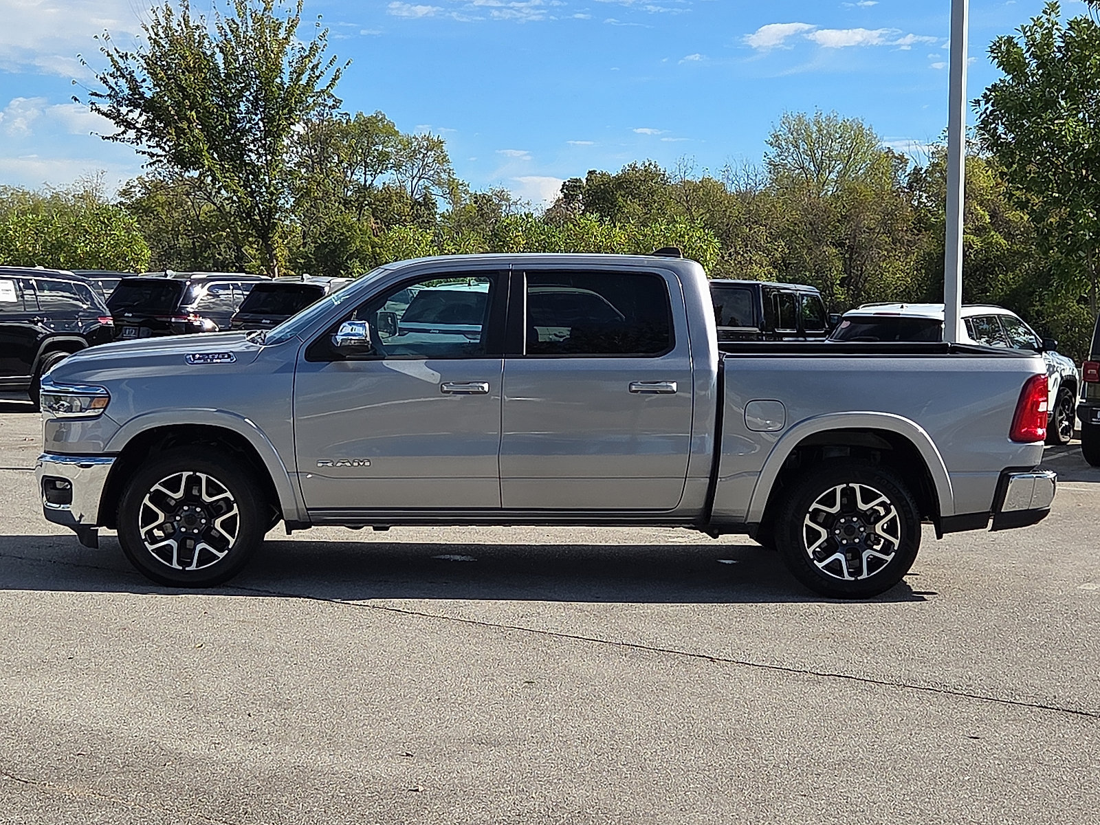 Used 2025 RAM 1500 Laramie AWD/4WD image 3