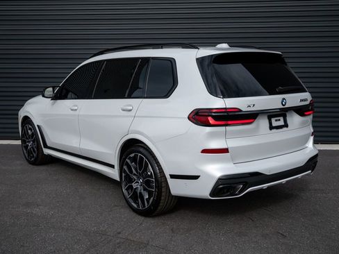 Used 2025 BMW X7 M60i image 3