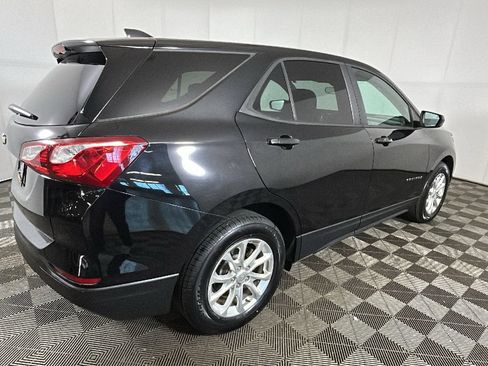 Used 2020 Chevrolet Equinox LS w/ LS Convenience Package FWD image 3