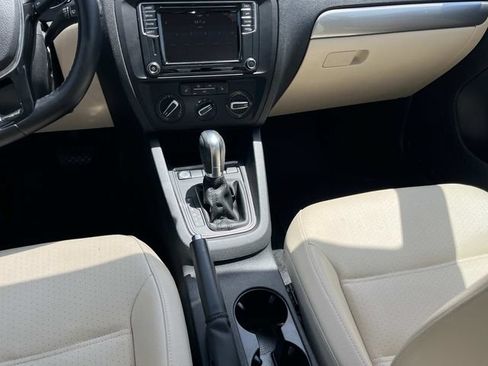 Used 2018 Volkswagen Jetta SE FWD image 20