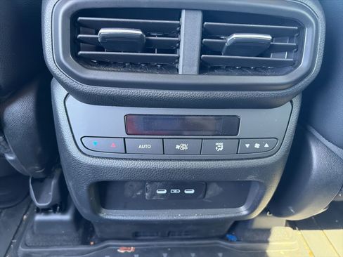 Used 2025 Honda Pilot EX-L image 10