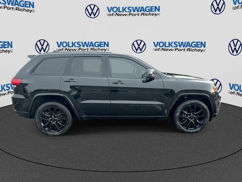 Used 2020 Jeep Grand Cherokee Altitude AWD/4WD image 15