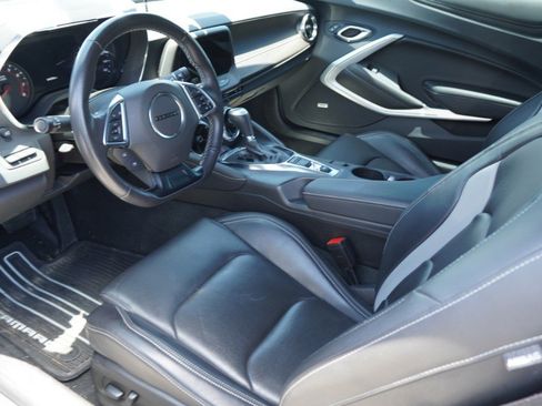 Used 2022 Chevrolet Camaro LT RWD image 9
