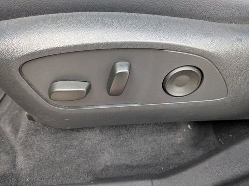 Used 2025 Chevrolet Traverse LT image 16