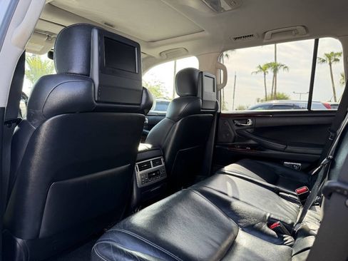 Used 2013 Lexus LX 570 4WD w/ Luxury Pkg image 11