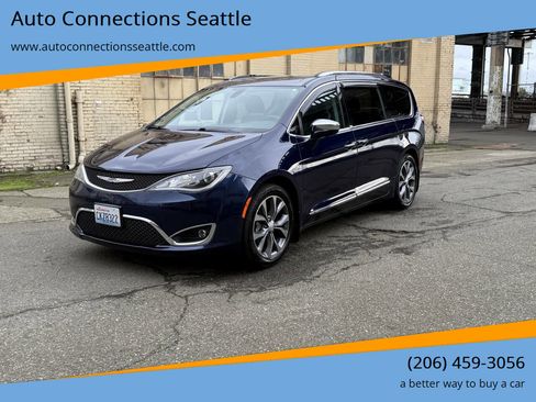 Used 2017 Chrysler Pacifica Limited w/ Tire & Wheel Group image 1