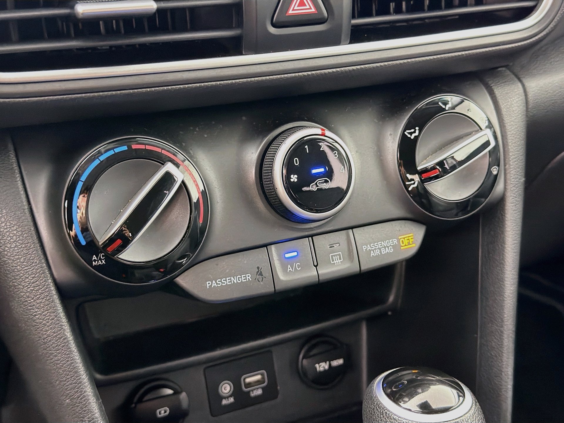 Used 2019 Hyundai Kona SE FWD image 15