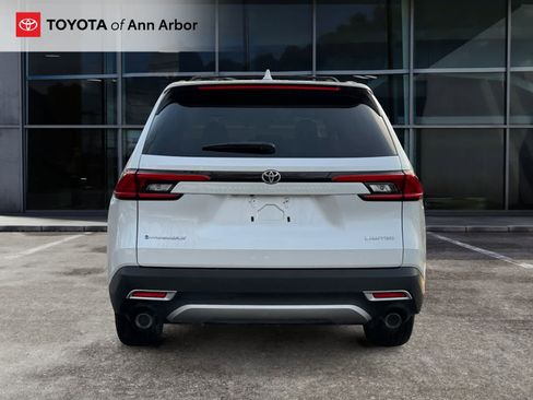 Used 2024 Toyota Grand Highlander AWD Hybrid image 11