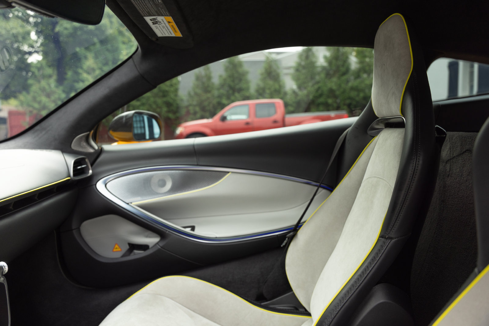 Used 2023 McLaren Artura RWD image 12