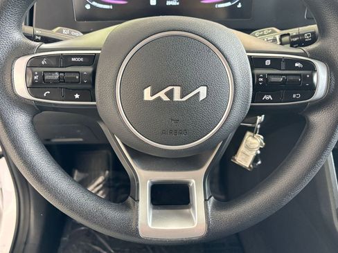 Used 2025 Kia Sportage LX image 27