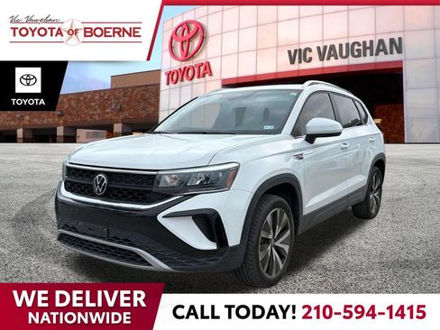 Used 2024 Volkswagen Taos SE image 1