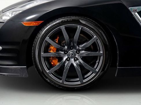 Used 2015 Nissan GT-R Premium image 8