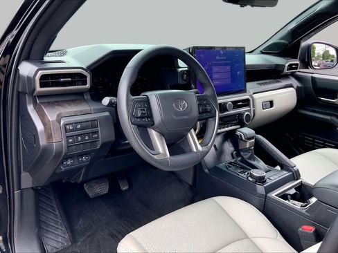 Used 2025 Toyota Tacoma Limited AWD/4WD image 18
