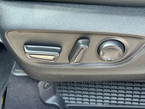 Used 2025 Toyota Sienna XSE w/ XSE Plus Package FWD image 27