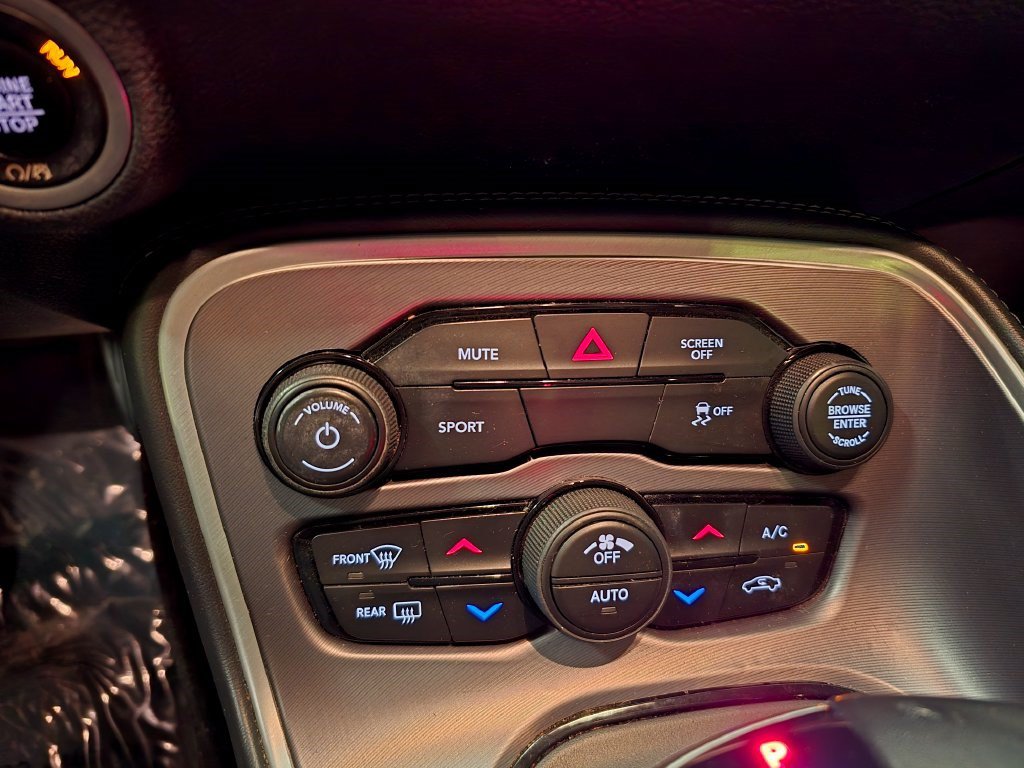 Used 2020 Dodge Challenger SXT RWD image 27