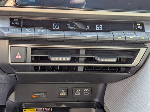 Certified 2025 Toyota Camry SE image 19