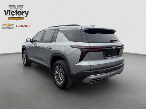 Used 2025 Chevrolet Traverse LT image 4