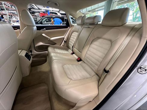 Used 2013 Volkswagen Passat 3.6 SEL Premium FWD image 24