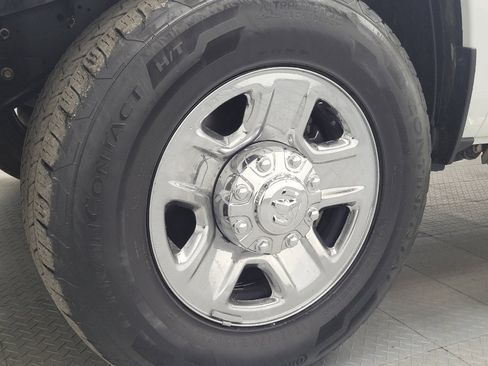 Used 2022 RAM 2500 Tradesman w/ Chrome Appearance Group image 31