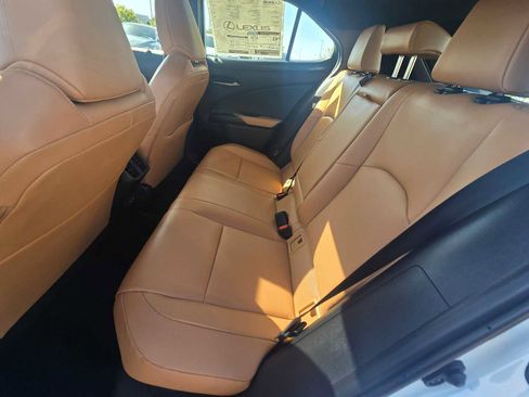 New 2026 Lexus UX 300h FWD image 17
