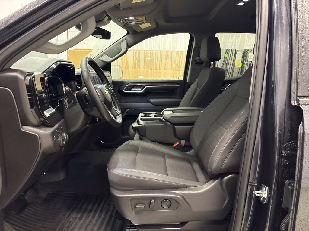 Used 2024 Chevrolet Silverado 1500 LT AWD/4WD image 18