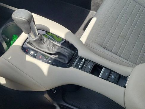 Certified 2025 Honda HR-V LX image 26