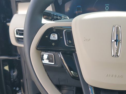 New 2026 Lincoln Corsair Premiere image 17