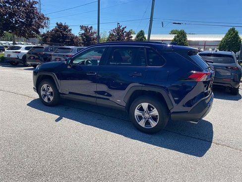 Used 2024 Toyota RAV4 XLE AWD/4WD image 2
