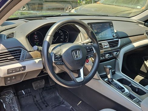 Used 2018 Honda Accord Touring image 28