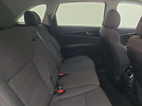 Used 2019 Kia Sorento AWD V6 image 19