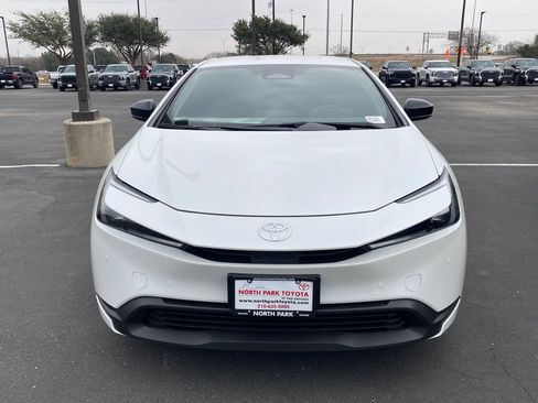 New 2026 Toyota Prius LE FWD image 2