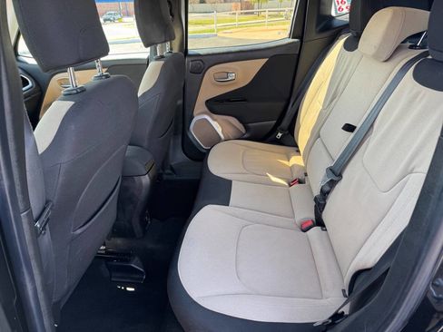 Used 2015 Jeep Renegade Latitude w/ Popular Equipment Group image 17