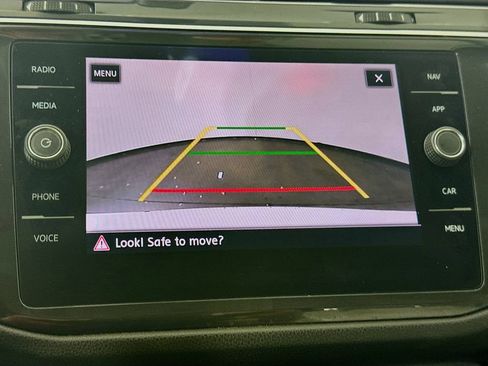 Used 2019 Volkswagen Tiguan SEL FWD image 16