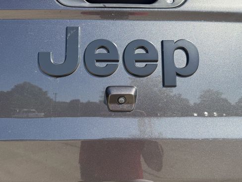 Used 2023 Jeep Gladiator Sport AWD/4WD image 8
