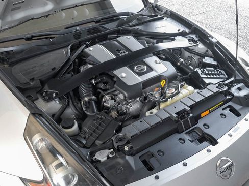 Used 2020 Nissan 370Z Coupe image 41