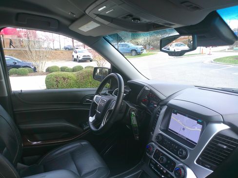 Used 2018 GMC Yukon SLT image 32