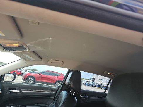 Used 2018 Chrysler 300 Touring L RWD image 19