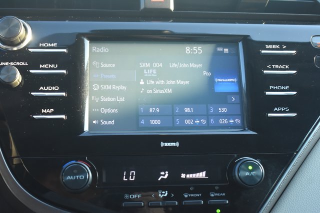 Used 2020 Toyota Camry SE FWD image 23