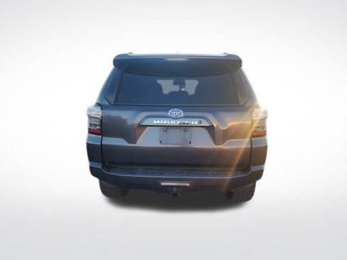 Used 2018 Toyota 4Runner SR5 image 6