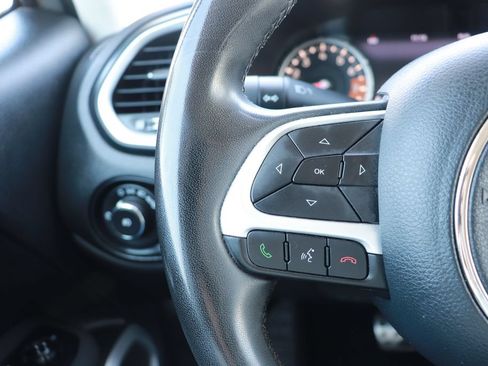 Used 2021 Jeep Renegade Latitude FWD image 18