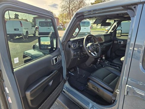 Used 2024 Jeep Wrangler Sahara w/ Safety Group image 18